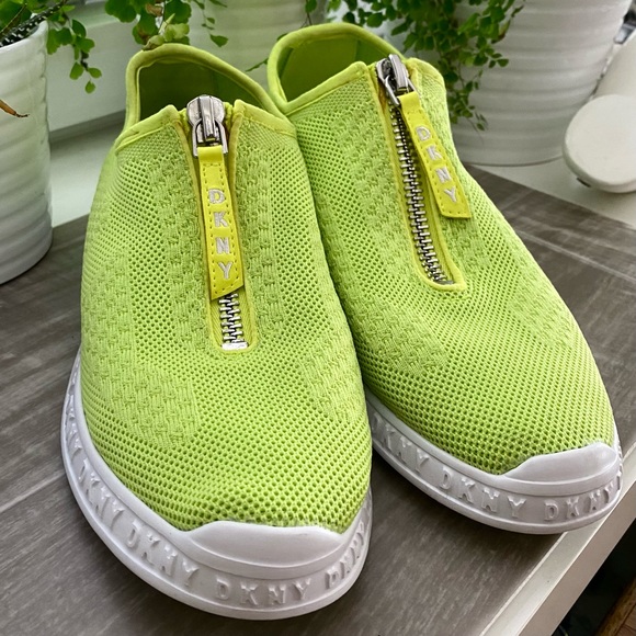 DKNY NEON GREEN MELISA ZIP SNEAKER SZ 9 - Picture 1 of 4